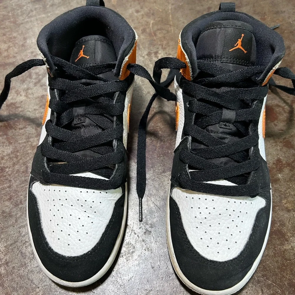 Nike Jordan AJ 1 Mid “Shattered Backboard” Black, Starfish (Orange), White Youth - Picture 4 of 15